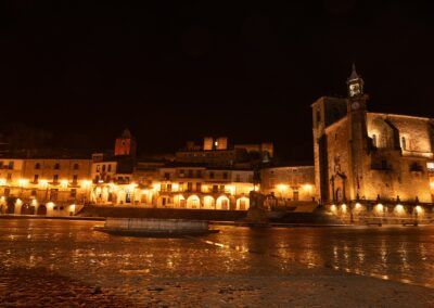 plaza mayor de trujillo de noche